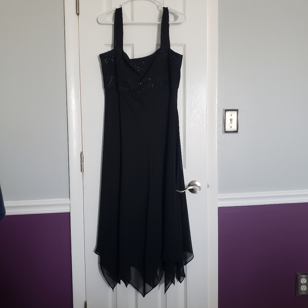 Jones Wear Black Formal Dress